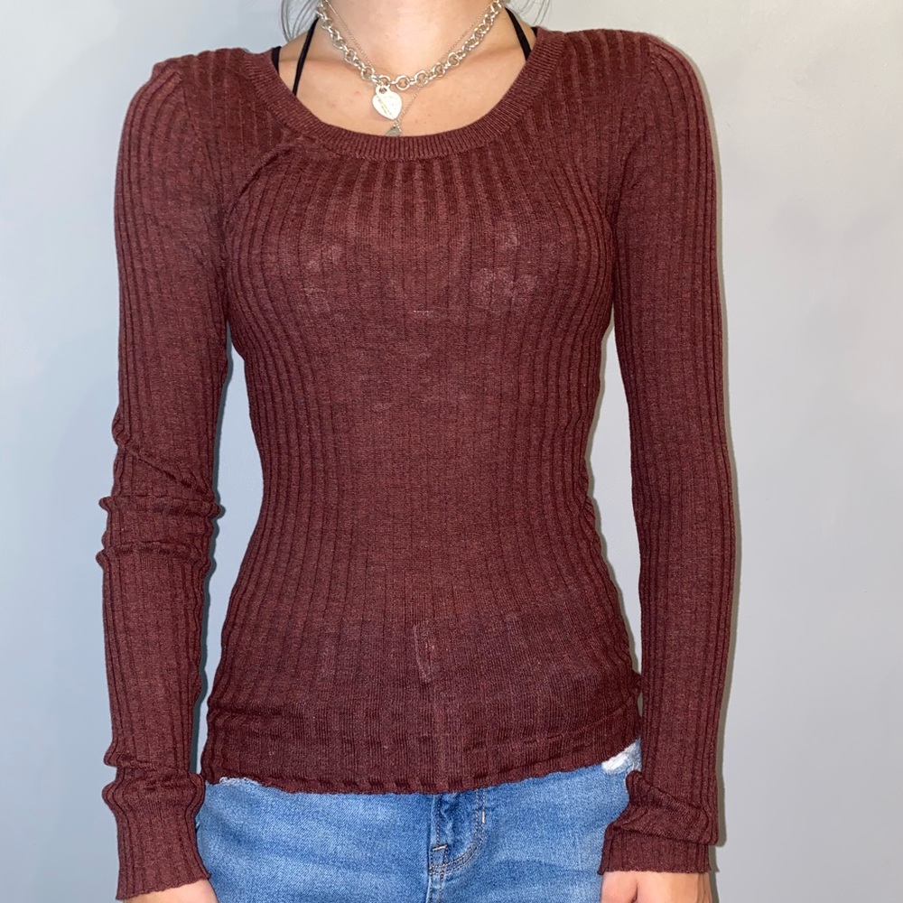Burgundy right sweater (SMALL)